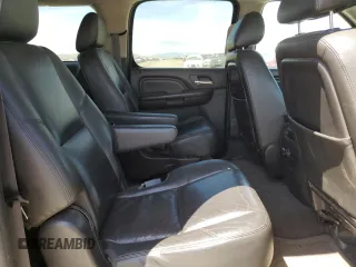 2011 GMC Yukon XL Denali z VIN 1GKS2MEF9BR321013, wystawiony jako Copart lot #57113565 z przebiegiem 178 497 mil mil oraz Tytuł czysty. Historia ofert i sprzedaży dostępna na DreamBid. Obrazek 11.