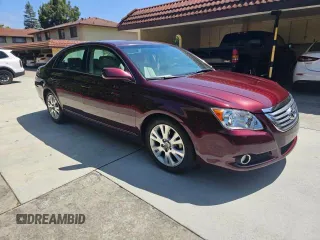 2008 Toyota Avalon XL z VIN 4T1BK36B78U309574, wystawiony jako Copart lot #60860365 z przebiegiem 60 700 mil mil oraz Czysty tytuł • Clean title. Historia ofert i sprzedaży dostępna na DreamBid. Obrazek 1.