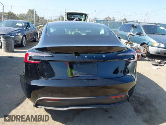 2025 Tesla Model 3 Long Range z VIN 5YJ3E1EA3SF981743, wystawiony jako IAAI lot #42352588 z przebiegiem Nie podano mil oraz . Historia ofert i sprzedaży dostępna na DreamBid. Obrazek 15.