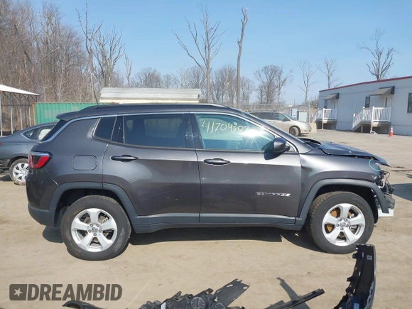 2019 Jeep Compass Latitude with VIN 3C4NJDBB2KT787029, listed as a IAAI auction lot 41704303 with 45,492 mi miles. Bid and sale history available at carsss.com. Image 14.