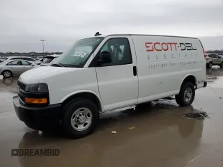 2020 Chevrolet Express Cargo Van with VIN 1GCWGAFP9L1241814, listed as a Copart auction lot 84927294 with 124,561 mi miles and Salvage Title. Bid and sale history available at carsss.com. Image 1.