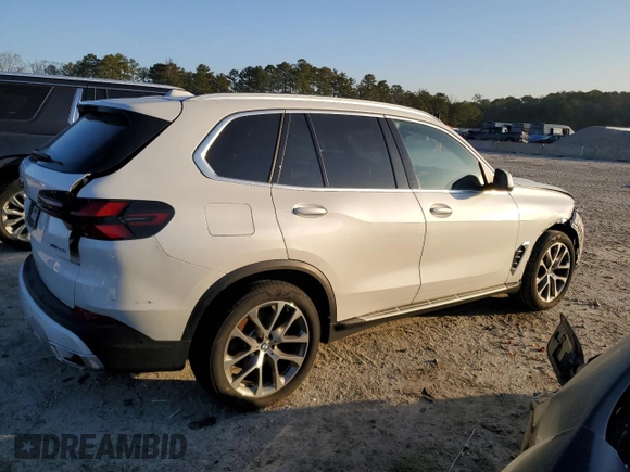 2025 BMW X5 sDrive40i with VIN 5UX13EU08S9W29831, listed as a Copart auction lot 43263975 with 21,624 mi miles and Clean Title. Bid and sale history available at carsss.com. Image 3.