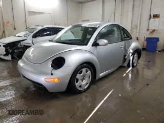 2004 Volkswagen New Beetle Coupe GL with VIN 3VWBK21CX4M402373, listed as a Copart auction lot 46465465 with 174,139 mi miles and Salvage Title. Bid and sale history available at carsss.com. Image 1.
