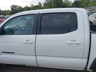 2023 Toyota Tacoma SR z VIN 3TMCZ5AN1PM637609, wystawiony jako IAAI lot #40345917 z przebiegiem 12 614 mil mil oraz . Historia ofert i sprzedaży dostępna na DreamBid. Obrazek 14.