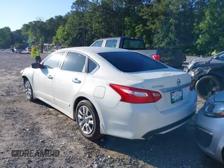 2016 Nissan Altima 2.5 S with VIN 1N4AL3AP4GN341039, listed as a IAAI auction lot 39454102 with 93,580 mi miles. Bid and sale history available at carsss.com. Image 3.