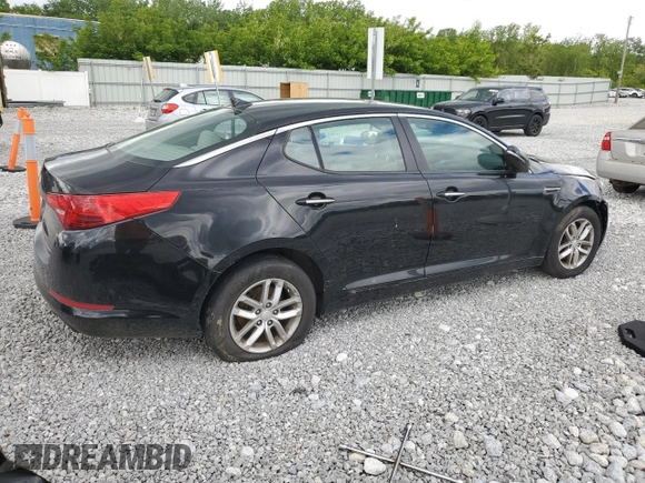 2013 Kia Optima LX z VIN 5XXGM4A73DG253615, wystawiony jako Copart lot #58514875 z przebiegiem Nie podano mil oraz Tytuł czysty. Historia ofert i sprzedaży dostępna na DreamBid. Obrazek 3.