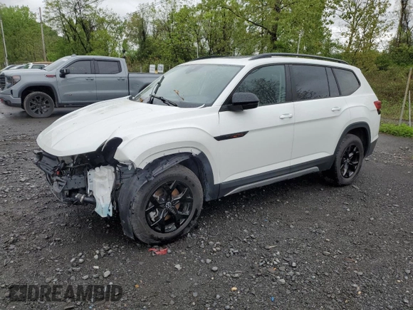 2024 Volkswagen Atlas Peak Edition SEL with VIN 1V2GR2CA7RC550827, listed as a Copart auction lot 55834155 with 1,608 mi miles and Salvage title. Bid and sale history available at DreamBid. Image 1.