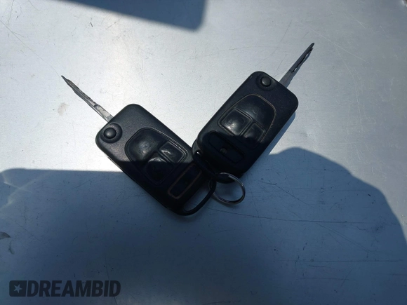 1998 Mercedes-Benz M 320/430/500 z VIN 4JGAB54E3WA045658, wystawiony jako IAAI lot #42150213 z przebiegiem 189 202 mil mil oraz . Historia ofert i sprzedaży dostępna na DreamBid. Obrazek 11.