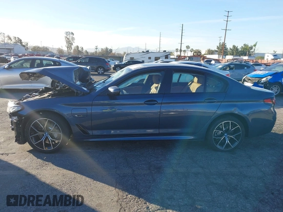 2023 BMW 5 Series 530e z VIN WBA13AG02PCM95685, wystawiony jako IAAI lot #41403195 z przebiegiem Nie podano mil oraz . Historia ofert i sprzedaży dostępna na DreamBid. Obrazek 14.