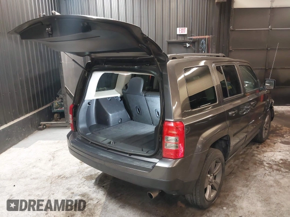 2015 Jeep Patriot Latitude z VIN 1C4NJRFB4FD409149, wystawiony jako IAAI lot #42268239 z przebiegiem 107 145 mil mil oraz . Historia ofert i sprzedaży dostępna na DreamBid. Obrazek 4.