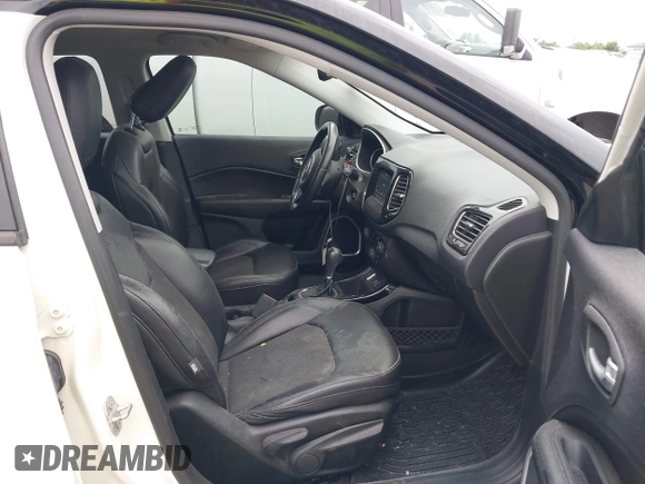 2020 Jeep Compass Latitude z VIN 3C4NJCBB3LT211543, wystawiony jako IAAI lot #42130702 z przebiegiem 70 227 mil mil oraz . Historia ofert i sprzedaży dostępna na DreamBid. Obrazek 5.
