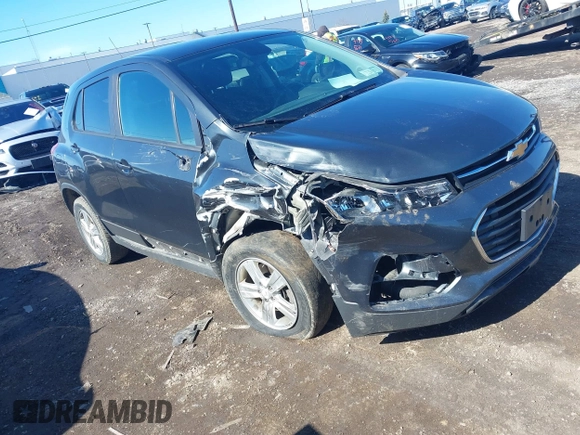 2020 Chevrolet Trax LS z VIN 3GNCJNSB8LL206428, wystawiony jako IAAI lot #41895293 z przebiegiem 61 967 mil mil oraz . Historia ofert i sprzedaży dostępna na DreamBid. Obrazek 1.