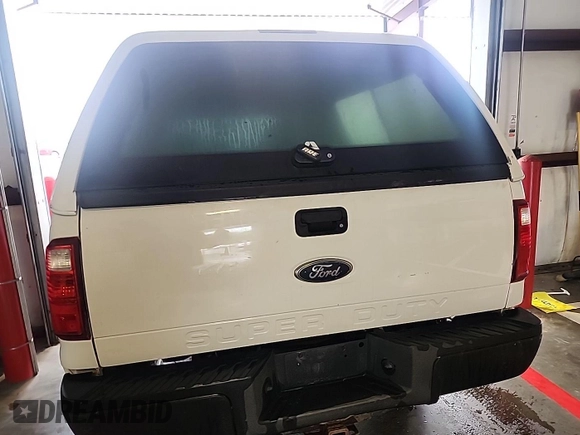 2008 Ford F-250 XL z VIN 1FTNX20568ED56668, wystawiony jako IAAI lot #42536918 z przebiegiem 84 920 mil mil oraz . Historia ofert i sprzedaży dostępna na DreamBid. Obrazek 6.