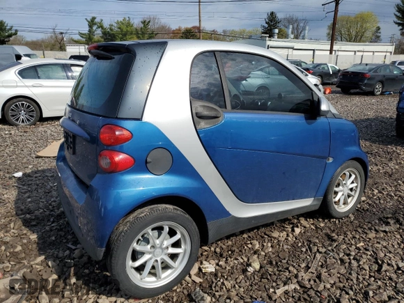 2008 Smart fortwo Pure z VIN WMEEJ31X08K095175, wystawiony jako Copart lot #52931165 z przebiegiem 102 299 mil mil oraz Szkody całkowita. Historia ofert i sprzedaży dostępna na DreamBid. Obrazek 3.