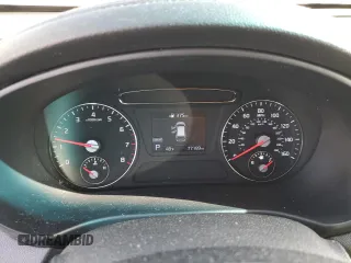 2020 Kia Sorento LX z VIN 5XYPG4A54LG620991, wystawiony jako Copart lot #83208104 z przebiegiem 77 189 mil mil oraz Szkoda całkowita • Salvage title. Historia ofert i sprzedaży dostępna na DreamBid. Obrazek 9.
