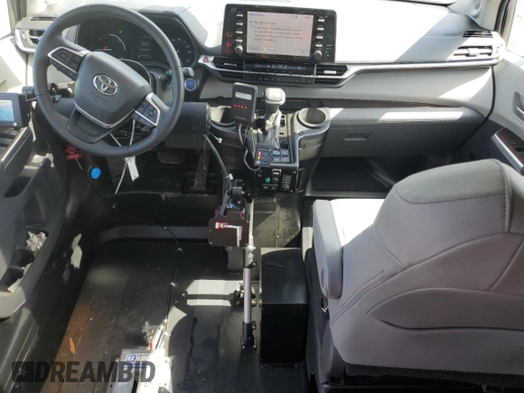 2022 Toyota Sienna XLE with VIN 5TDJRKEC5NS076312, listed as a Copart auction lot 48399325 with 19,969 mi miles and Salvage Title. Bid and sale history available at carsss.com. Image 8.