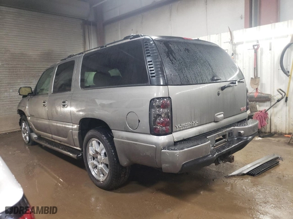 2006 GMC Yukon XL Denali with VIN 1GKFK66U16J137845, listed as a Copart auction lot 46892925 with 233,570 mi miles and Salvage Title. Bid and sale history available at carsss.com. Image 2.