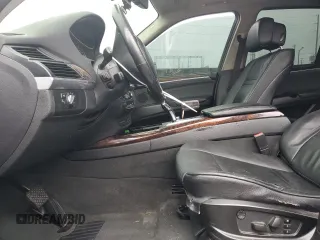 2011 BMW X5 35d z VIN 5UXZW0C58BL655830, wystawiony jako Copart lot #60874685 z przebiegiem Nie podano mil oraz Czysty tytuł • Clean title. Historia ofert i sprzedaży dostępna na DreamBid. Obrazek 7.