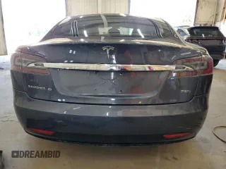 2018 Tesla Model S 75D z VIN 5YJSA1E28JF281649, wystawiony jako Copart lot #62399185 z przebiegiem 93 792 mil mil oraz Szkoda całkowita • Salvage title. Historia ofert i sprzedaży dostępna na DreamBid. Obrazek 6.