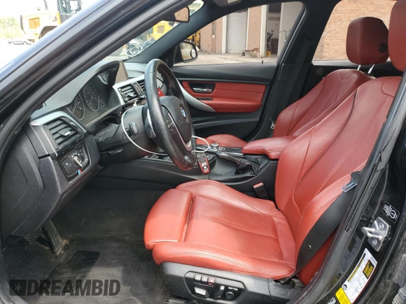 2013 BMW 3 Series 328i xDrive z VIN WBA3B5C51DF593458, wystawiony jako Copart lot #64755635 z przebiegiem 88 820 mil mil oraz Szkoda całkowita • Salvage title. Historia ofert i sprzedaży dostępna na DreamBid. Obrazek 7.
