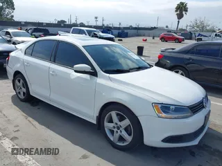 2012 Volkswagen Jetta SE z VIN 3VWDP7AJ4CM379192, wystawiony jako IAAI lot #42024746 z przebiegiem 125 450 mil mil oraz . Historia ofert i sprzedaży dostępna na DreamBid. Obrazek 1.