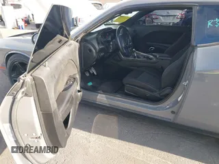 2018 Dodge Challenger R/T z VIN 2C3CDZBT4JH326303, wystawiony jako IAAI lot #42248982 z przebiegiem 103 066 mil mil oraz . Historia ofert i sprzedaży dostępna na DreamBid. Obrazek 5.