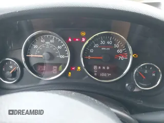 2015 Jeep Wrangler Unlimited Rubicon Hard Rock z VIN 1C4HJWFG1FL679873, wystawiony jako IAAI lot #41508722 z przebiegiem 97 165 mil mil oraz . Historia ofert i sprzedaży dostępna na DreamBid. Obrazek 7.