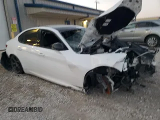 2020 Alfa Romeo Giulia Ti Sport z VIN ZARFAMBN1L7625922, wystawiony jako Copart lot #85744044 z przebiegiem Nie podano mil oraz Czysty tytuł • Clean title. Historia ofert i sprzedaży dostępna na DreamBid. Obrazek 4.