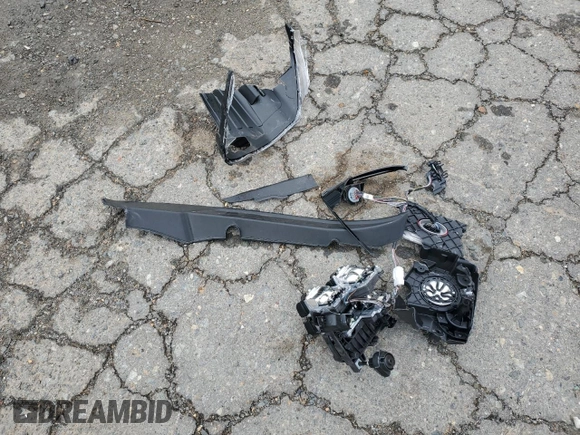 2024 Kia Telluride S с VIN 5XYP6DGC2RG543796, выставлен на аукционе Copart как лот 54404545 с пробегом 5 338 миль миль и Списание • Salvage title. История ставок и продаж доступна на DreamBid. Изображение 13.
