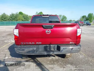 2016 Nissan Titan Platinum Reserve z VIN 1N6BA1F25GN500184, wystawiony jako IAAI lot #42185647 z przebiegiem 176 417 mil mil oraz . Historia ofert i sprzedaży dostępna na DreamBid. Obrazek 16.
