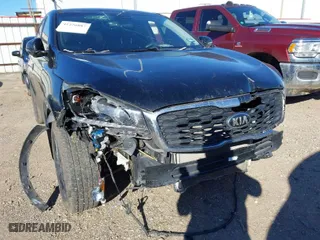 2019 Kia Sorento L with VIN 5XYPG4A37KG542090, listed as a IAAI auction lot 41226887 with 105,628 mi miles. Bid and sale history available at carsss.com. Image 6.