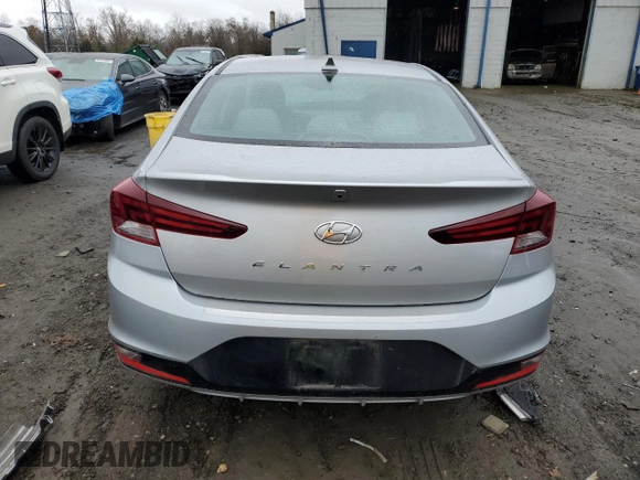 2020 Hyundai Elantra Value Edition z VIN 5NPD84LF6LH631179, wystawiony jako Copart lot #83842914 z przebiegiem 27 003 mil mil oraz Szkody całkowita. Historia ofert i sprzedaży dostępna na DreamBid. Obrazek 6.