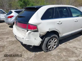 2007 Lincoln MKX z VIN 2LMDU68C67BJ32292, wystawiony jako IAAI lot #42165581 z przebiegiem 199 874 mil mil oraz . Historia ofert i sprzedaży dostępna na DreamBid. Obrazek 6.