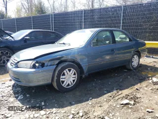 2001 Toyota Camry CE z VIN 4T1BG22KX1U788449, wystawiony jako Copart lot #48906494 z przebiegiem 105 062 mil mil oraz Szkoda całkowita • Salvage title. Historia ofert i sprzedaży dostępna na DreamBid. Obrazek 1.