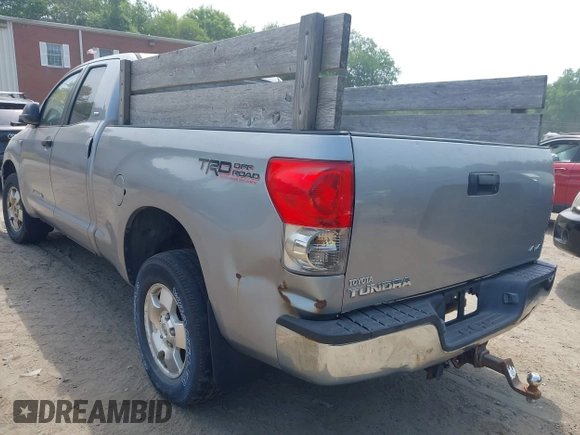 2008 Toyota Tundra z VIN 5TBBV54168S523406, wystawiony jako IAAI lot #42445574 z przebiegiem 117 947 mil mil oraz . Historia ofert i sprzedaży dostępna na DreamBid. Obrazek 3.