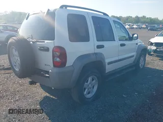 2007 Jeep Liberty Sport z VIN 1J4GL48K77W641490, wystawiony jako IAAI lot #42139494 z przebiegiem 110 746 mil mil oraz . Historia ofert i sprzedaży dostępna na DreamBid. Obrazek 4.