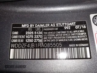 2017 Mercedes-Benz E-Class E 300 Luxury with VIN WDDZF4JB1HA085505, listed as a IAAI auction lot 41691166 with 1 mi miles. Bid and sale history available at carsss.com. Image 9.