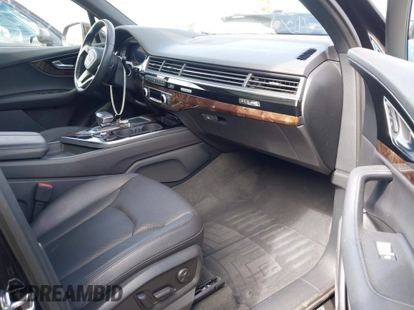 2017 Audi Q7 Prestige z VIN WA1VAAF70HD050053, wystawiony jako IAAI lot #41614112 z przebiegiem 73 892 mil mil oraz . Historia ofert i sprzedaży dostępna na DreamBid. Obrazek 5.
