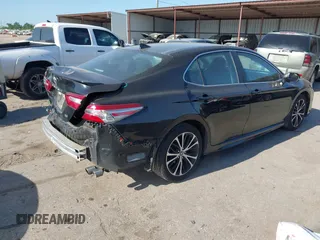 2019 Toyota Camry LE z VIN 4T1B11HK5KU746677, wystawiony jako IAAI lot #41968272 z przebiegiem 78 064 mil mil oraz . Historia ofert i sprzedaży dostępna na DreamBid. Obrazek 4.