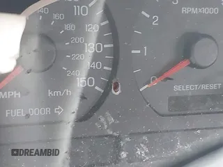 2002 Ford Mustang GT Deluxe с VIN 1FAFP42X02F106803, выставлен на аукционе IAAI как лот 42293024 с пробегом Не указан миль и . История ставок и продаж доступна на DreamBid. Изображение 15.