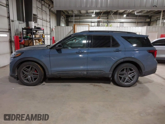 2025 Ford Explorer ST with VIN 1FMWK8GC9SGA40909, listed as a IAAI auction lot 41396520 with 1 mi miles. Bid and sale history available at carsss.com. Image 13.