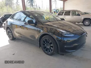 2022 Tesla Model Y Long Range with VIN 7SAYGDEE1NF550202, listed as a IAAI auction lot 42121718 with 28,211 mi miles and . Bid and sale history available at carsss.com. Image 1.