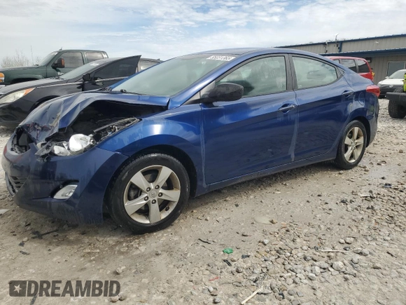 2013 Hyundai Elantra GLS z VIN KMHDH4AE8DU487602, wystawiony jako Copart lot #55031365 z przebiegiem 133 822 mil mil oraz Czysty tytuł • Clean title. Historia ofert i sprzedaży dostępna na DreamBid. Obrazek 1.