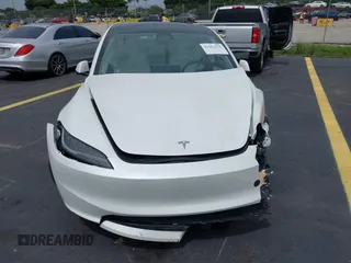2025 Tesla Model 3 Long Range с VIN 5YJ3E1EA2SF981877, выставлен на аукционе IAAI как лот 42412352 с пробегом 1 967 миль миль и . История ставок и продаж доступна на DreamBid. Изображение 13.