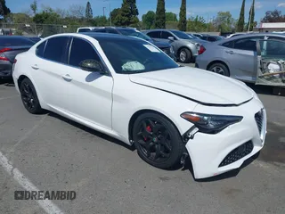 2019 Alfa Romeo Giulia z VIN ZARFAMAN4K7621122, wystawiony jako IAAI lot #41934779 z przebiegiem 57 246 mil mil oraz . Historia ofert i sprzedaży dostępna na DreamBid. Obrazek 1.