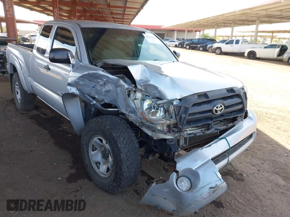 2008 Toyota Tacoma z VIN 5TEUU42N28Z563570, wystawiony jako IAAI lot #42193035 z przebiegiem 226 673 mil mil oraz . Historia ofert i sprzedaży dostępna na DreamBid. Obrazek 1.