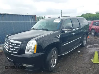 2014 Cadillac Escalade ESV Luxury z VIN 1GYS4HEF6ER236027, wystawiony jako IAAI lot #42229937 z przebiegiem 232 335 mil mil oraz . Historia ofert i sprzedaży dostępna na DreamBid. Obrazek 2.