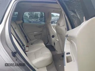 2013 Volvo XC60 T6 z VIN YV4902DZ5D2423949, wystawiony jako IAAI lot #42442938 z przebiegiem 126 108 mil mil oraz . Historia ofert i sprzedaży dostępna na DreamBid. Obrazek 8.