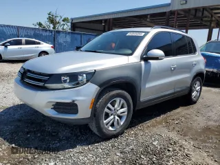 2017 Volkswagen Tiguan S z VIN WVGAV7AX6HK029413, wystawiony jako Copart lot #54845095 z przebiegiem 168 133 mil mil oraz Szkody całkowita. Historia ofert i sprzedaży dostępna na DreamBid. Obrazek 1.
