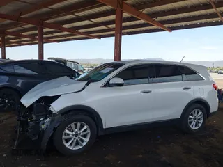 2019 Kia Sorento S with VIN 5XYPG4A55KG558127, listed as a IAAI auction lot 41906728 with 67,248 mi miles and . Bid and sale history available at carsss.com. Image 14.